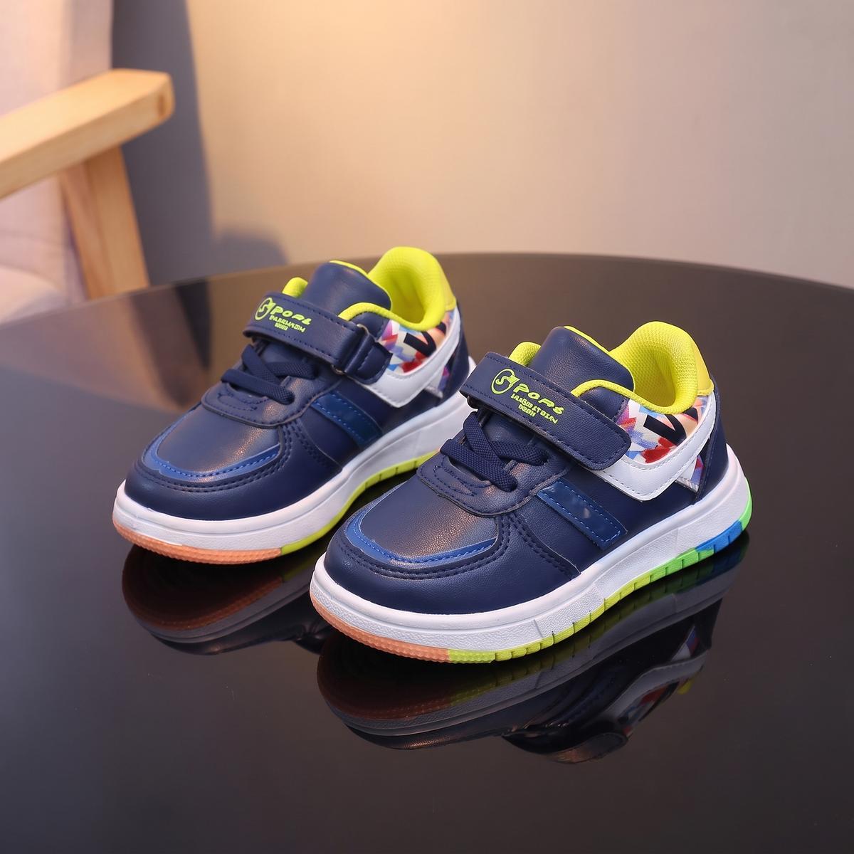 Baskets fille Mama & Moi bleu marine - paire vue trois quarts