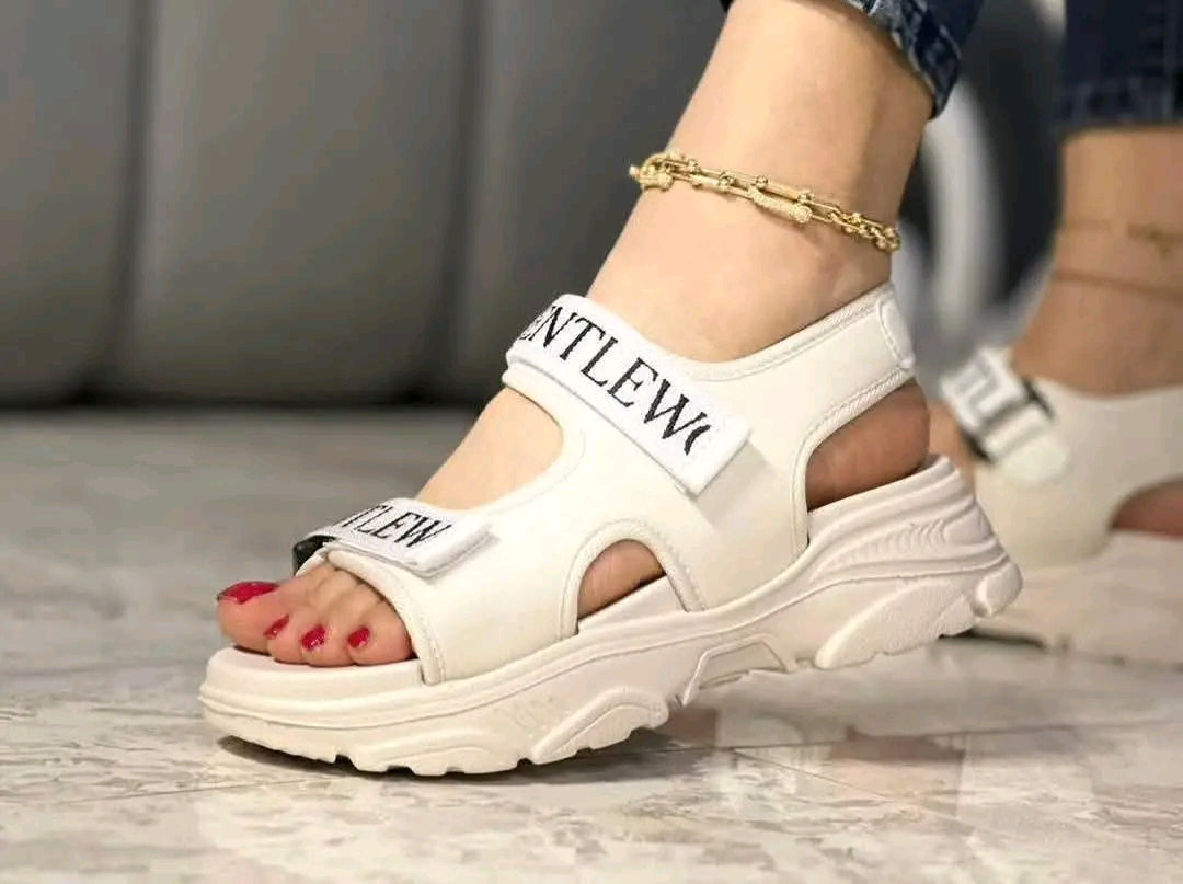 Soleine – Le Sandale de l’Été