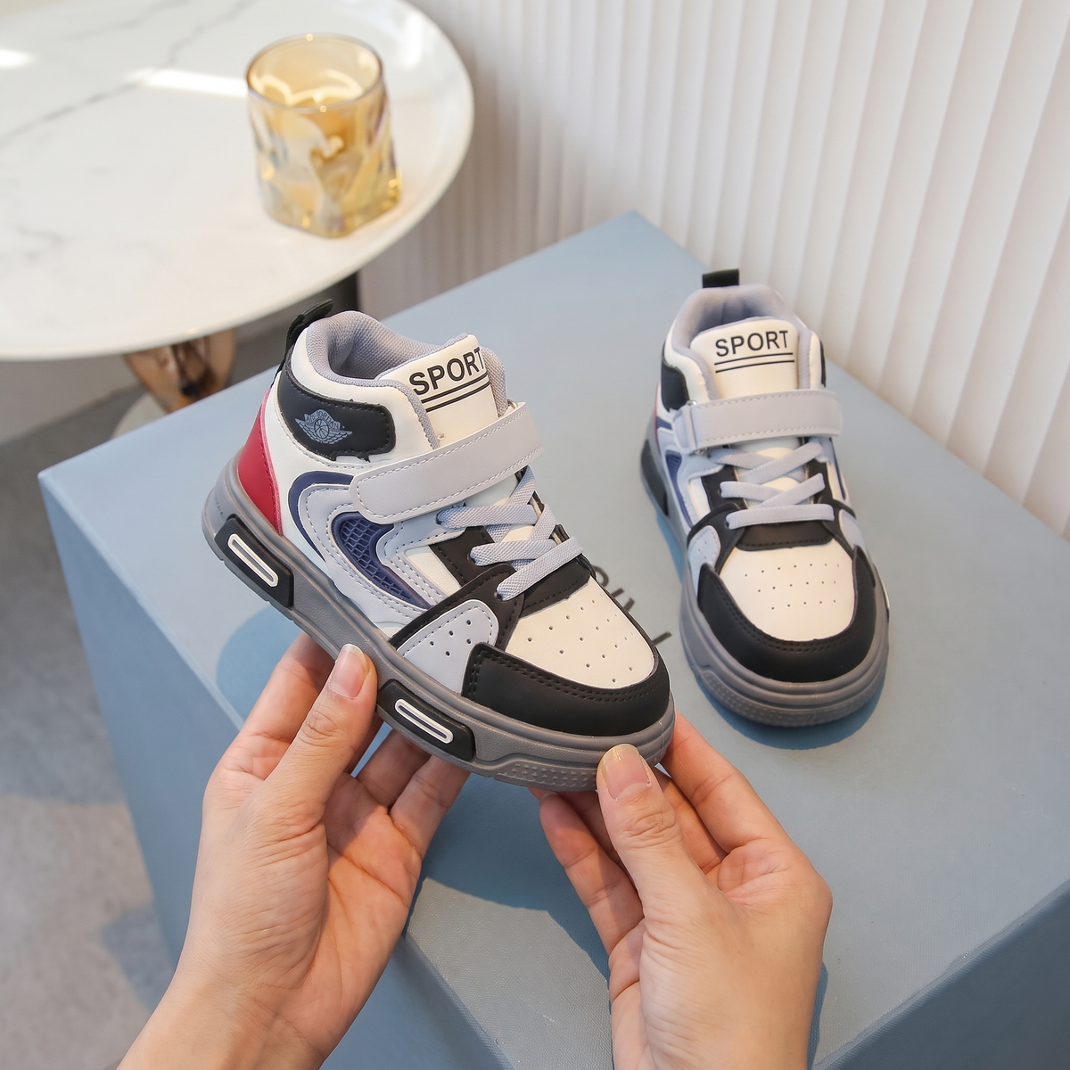 Baskets Montantes Garcon Mama & Moi - Noir - tenues en main