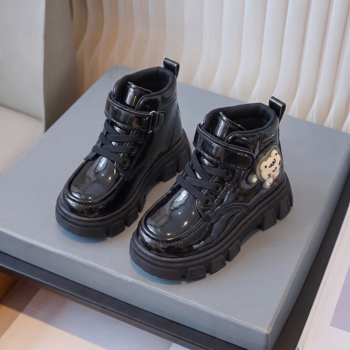 Bottines fille vernies noir - vue plongeante