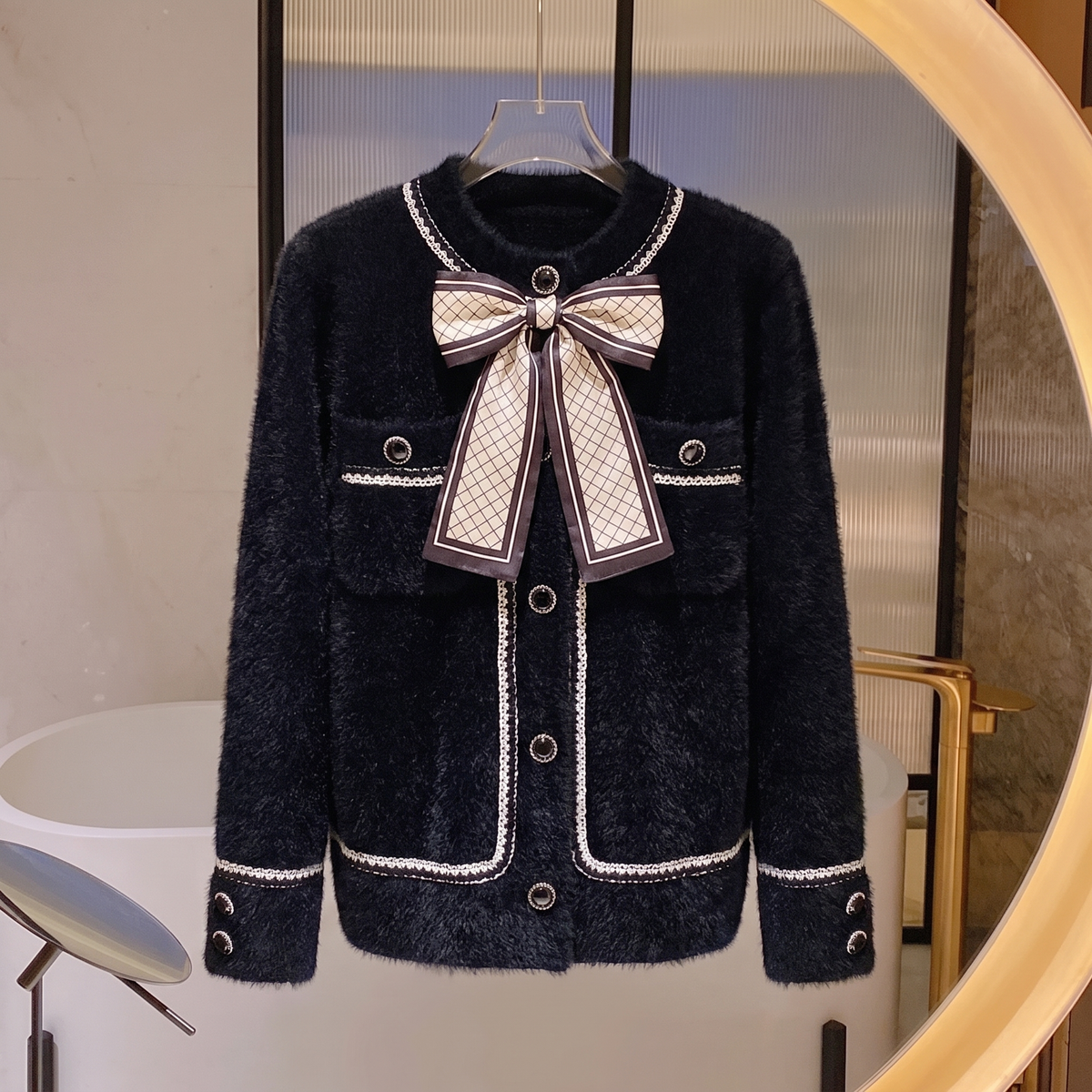 Veste tricot effet vison femme Maman & Moi noire - buste fantome vue de face