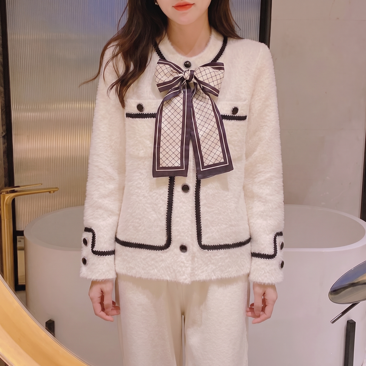 Veste tricot effet vison femme Maman & Moi creme - portee vue de face