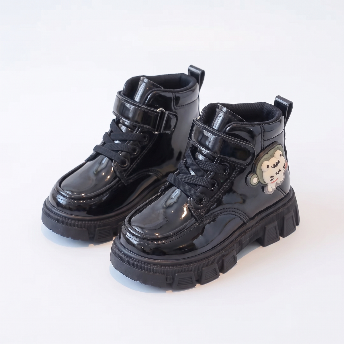 Bottines fille vernies noir - packshot fond blanc