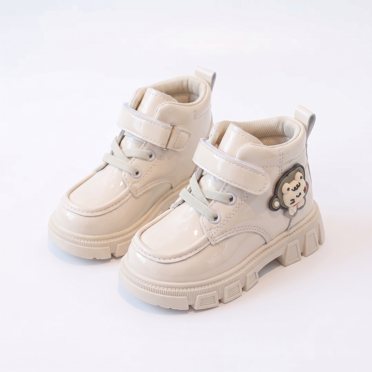 Bottines fille vernies beige - packshot fond blanc