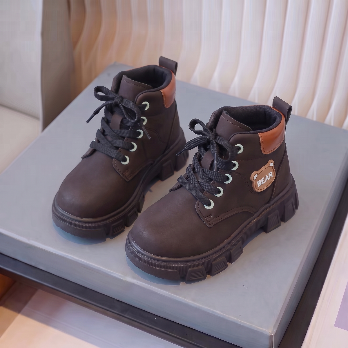 Bottines Garcon BEAR Maman & Moi marron - trois quarts avant
