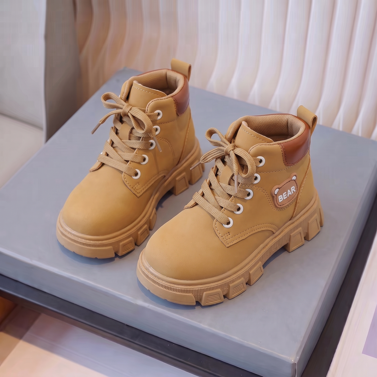 Bottines Garcon BEAR Maman & Moi camel - trois quarts avant