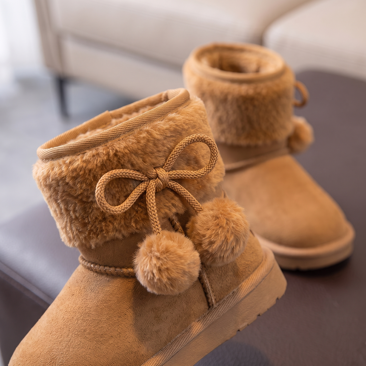 Bottes Fourrées Fille Maman & Moi - Camel - détail pompons
