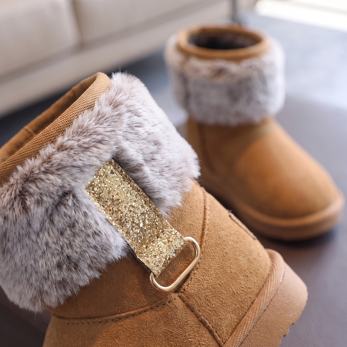 Bottes Fourrure Paillettes Fille Maman & Moi - Camel - détail paillettes