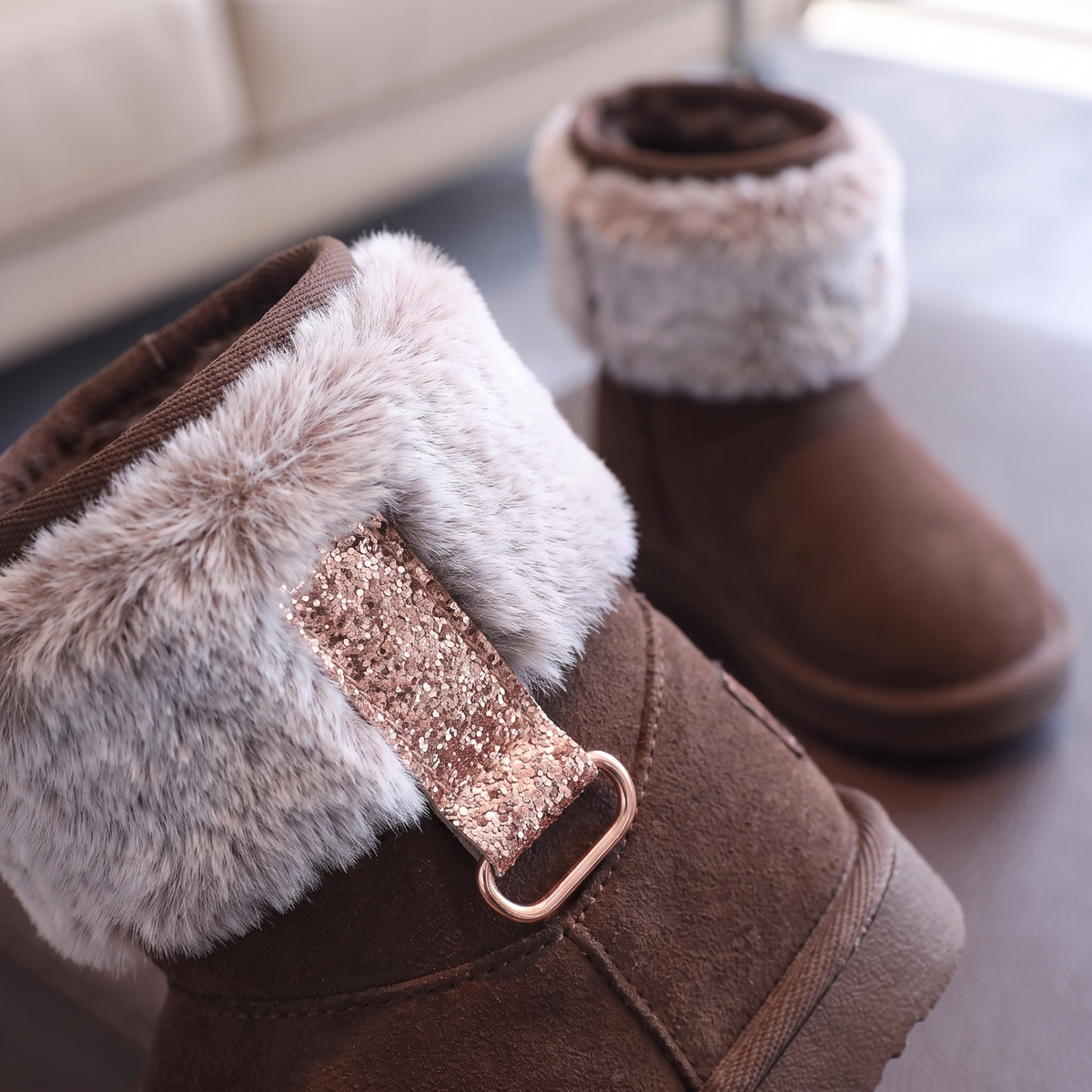 Bottes Fourrure Paillettes Fille Maman & Moi - Marron - détail paillettes