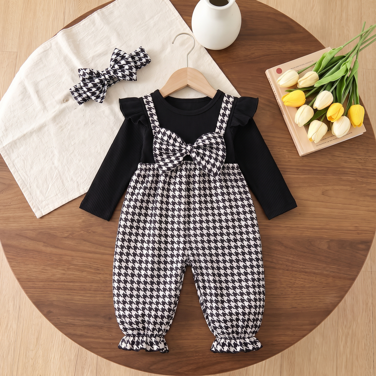 Ensemble Bébé Fille Pied-de-Poule Maman & Moi — table bois et tulipes