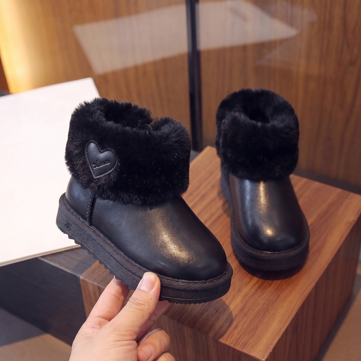 Bottes Bébé Fourrées Cœur Maman & Moi - Noir - main