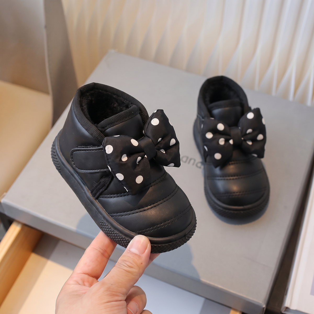 Bottes Bébé Papillon Pois Maman & Moi - Noir main