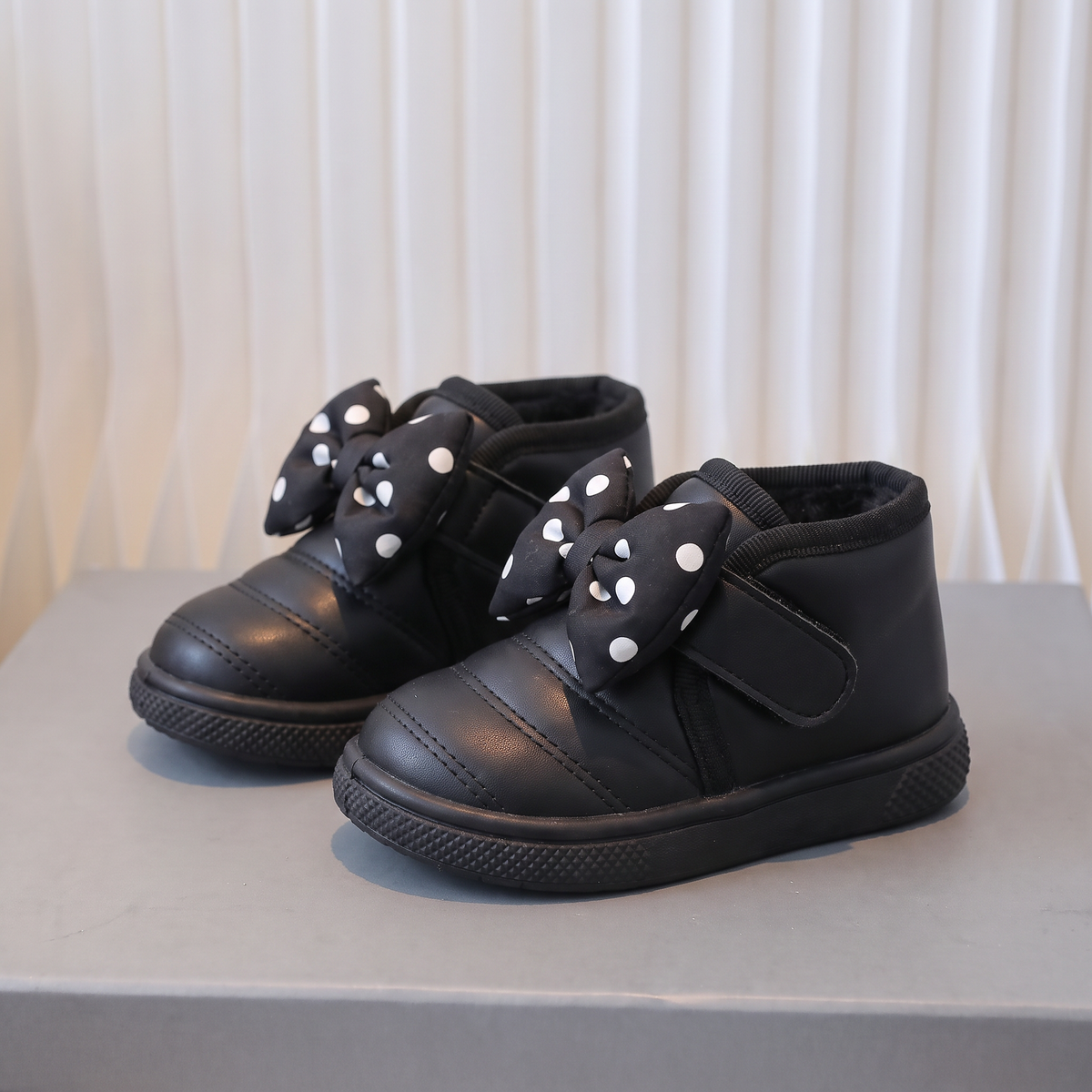 Bottes Bébé Papillon Pois Maman & Moi - Noir profil