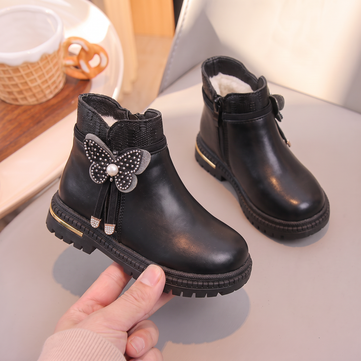 Bottines Fille Papillon Maman & Moi - Noir main