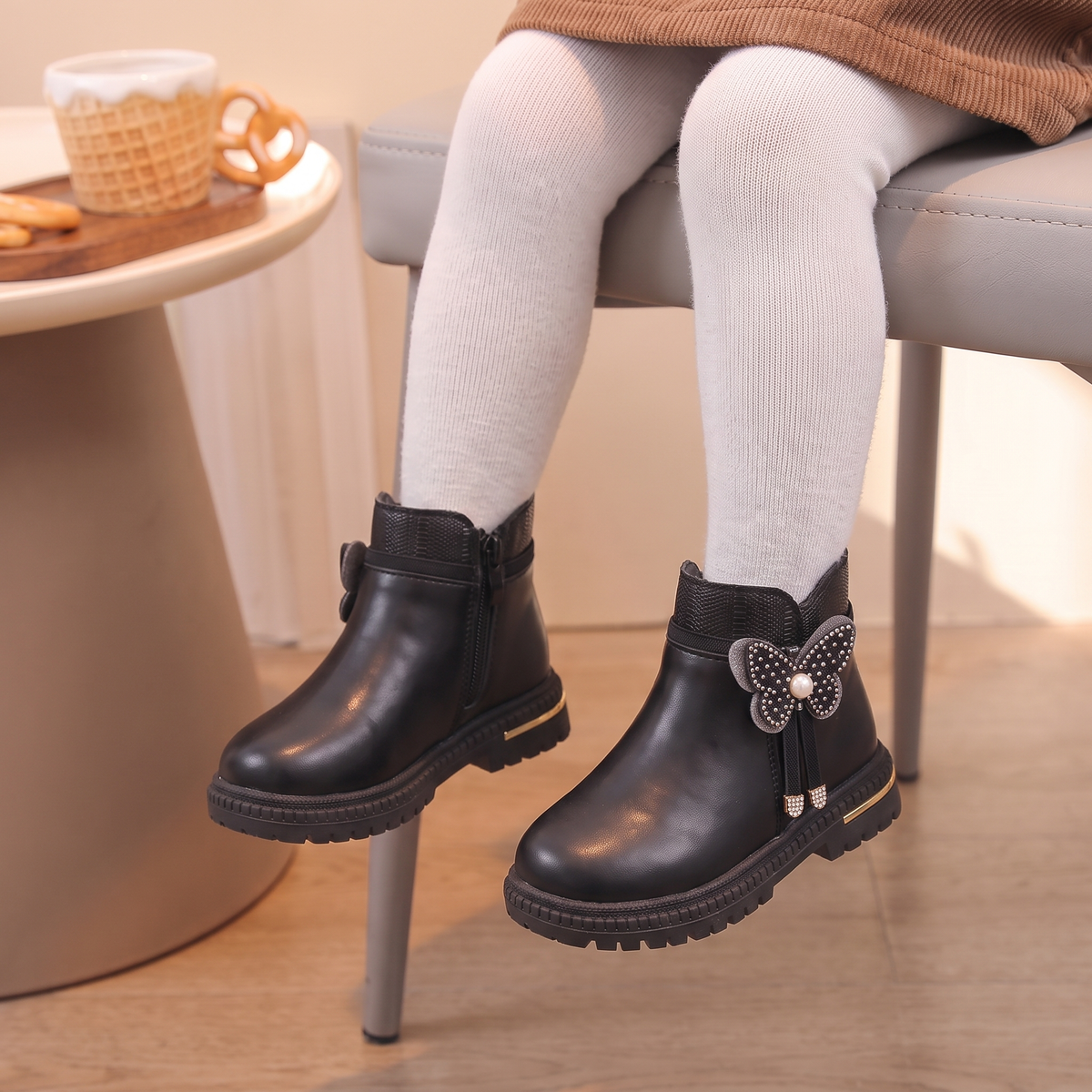 Bottines Fille Papillon Maman & Moi - Noir portees assise