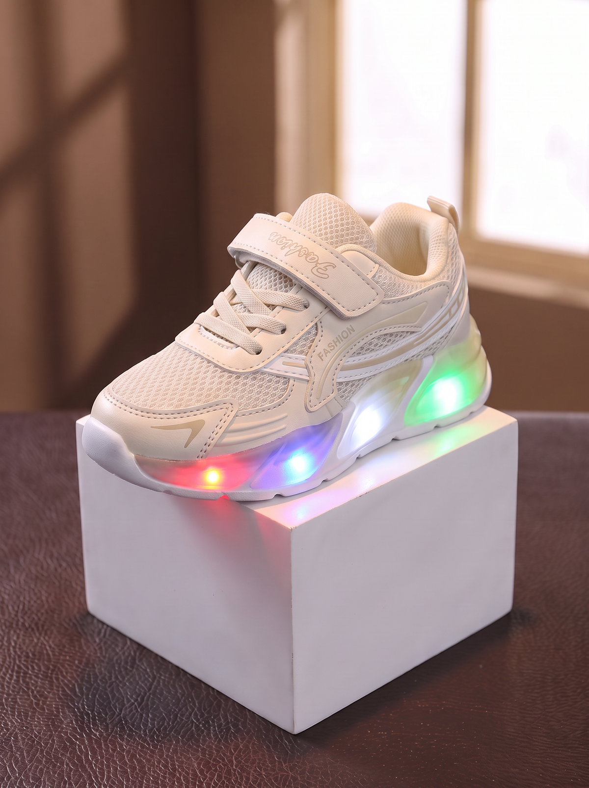Baskets LED LumiFlex Junior Maman & Moi - Beige lumieres allumees