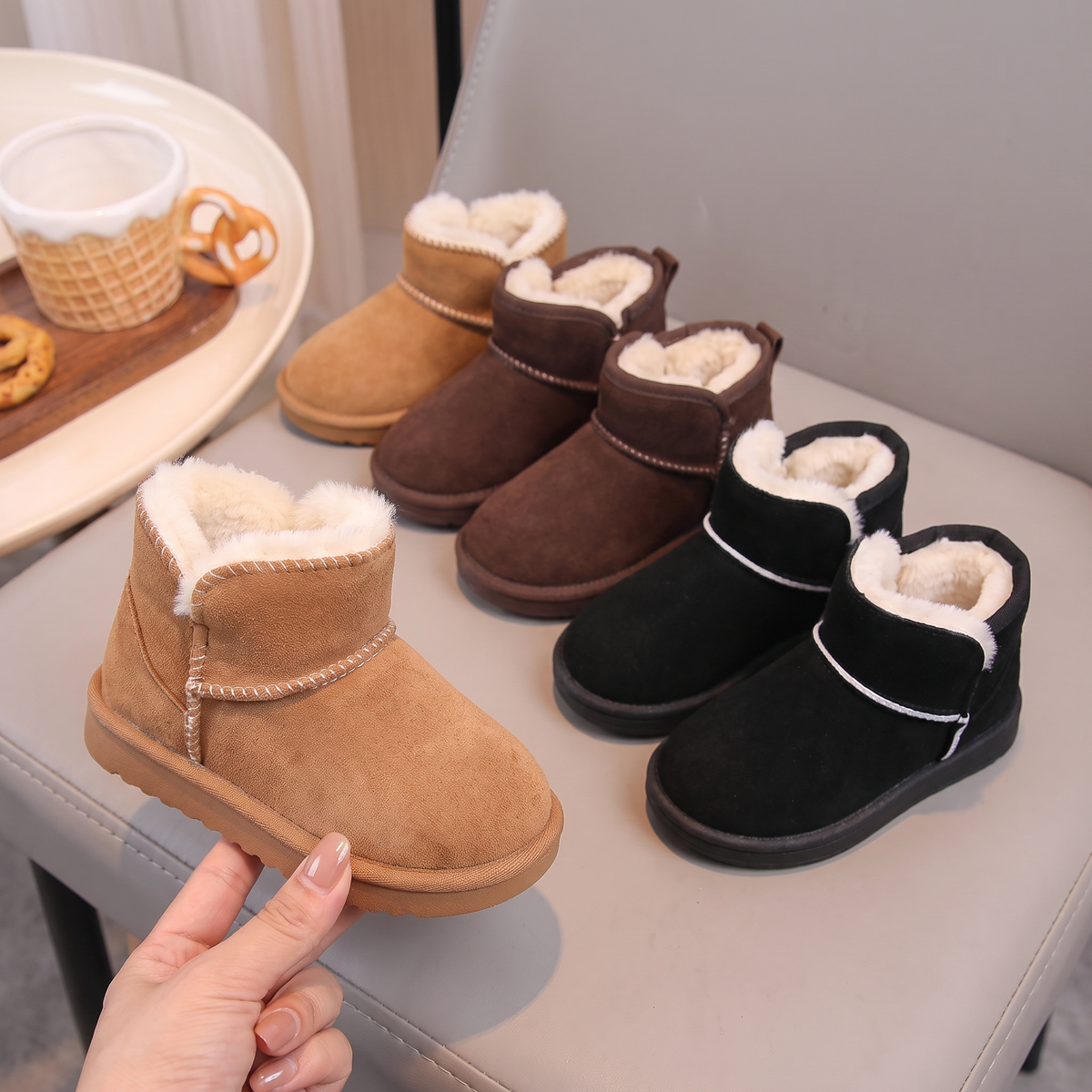 Bottes Bébé Cocoon Maman & Moi - 3 couleurs main