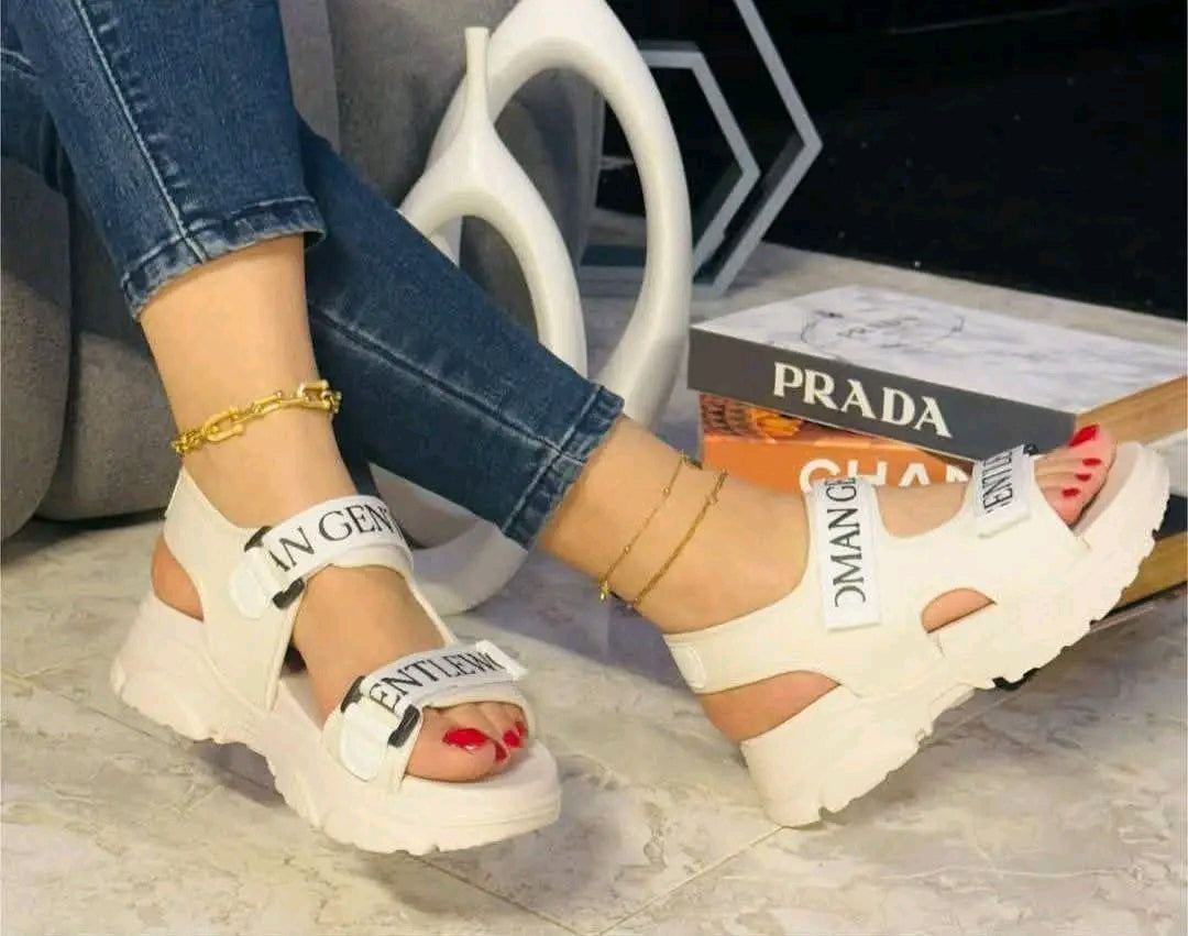 Soleine – Le Sandale de l’Été