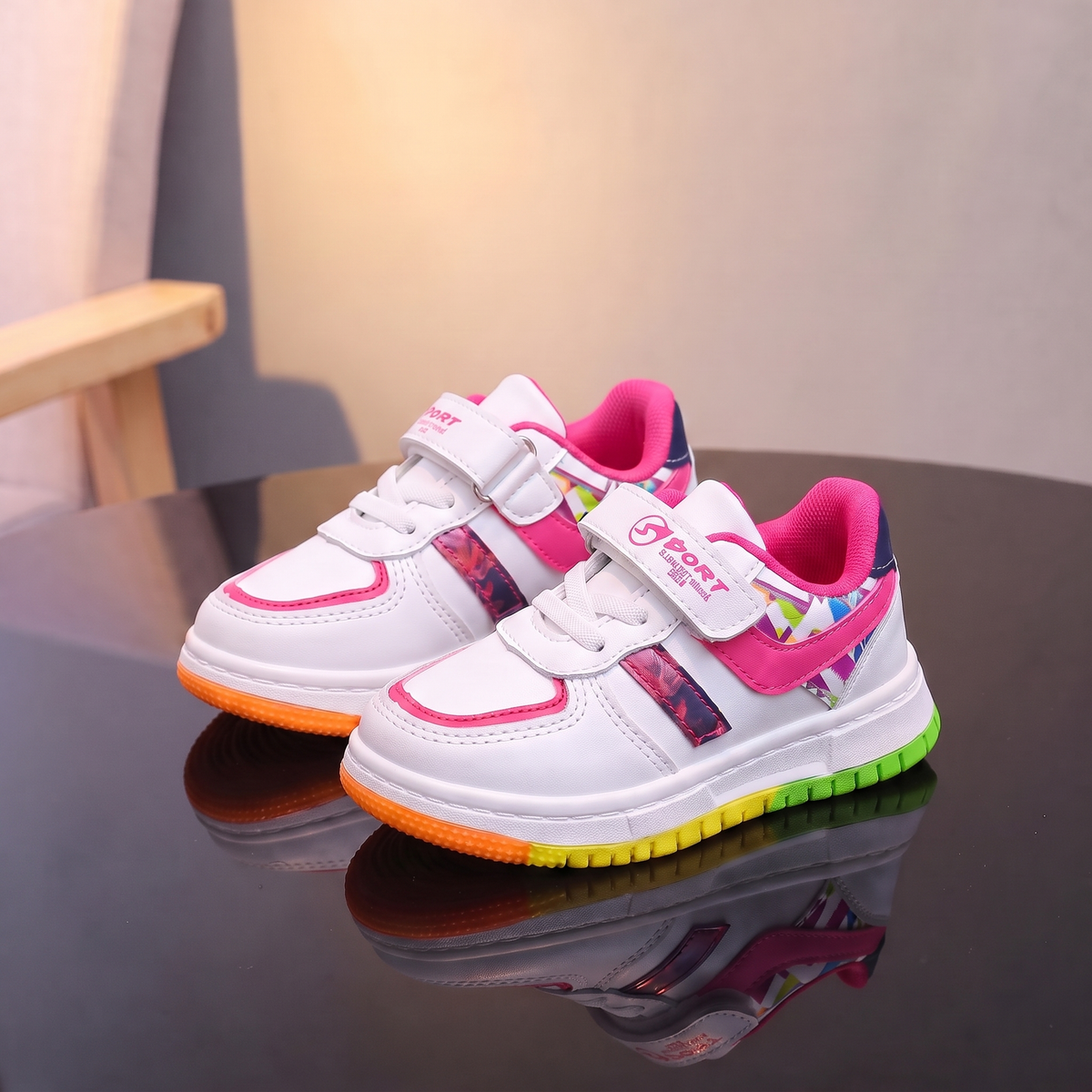 Baskets fille Mama & Moi rose - paire vue trois quarts