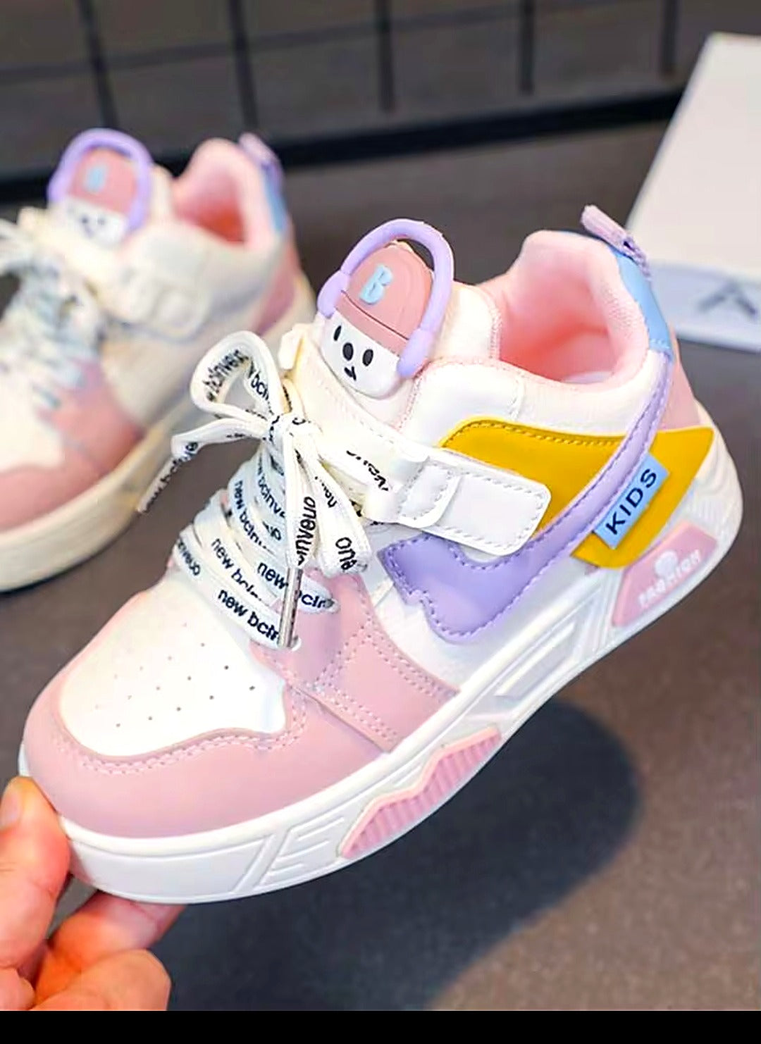 حذاء رياضي للأطفال Mama &amp; Moi 👟 مقاوم للانزلاق ومريح – مقاسات 26 إلى 36